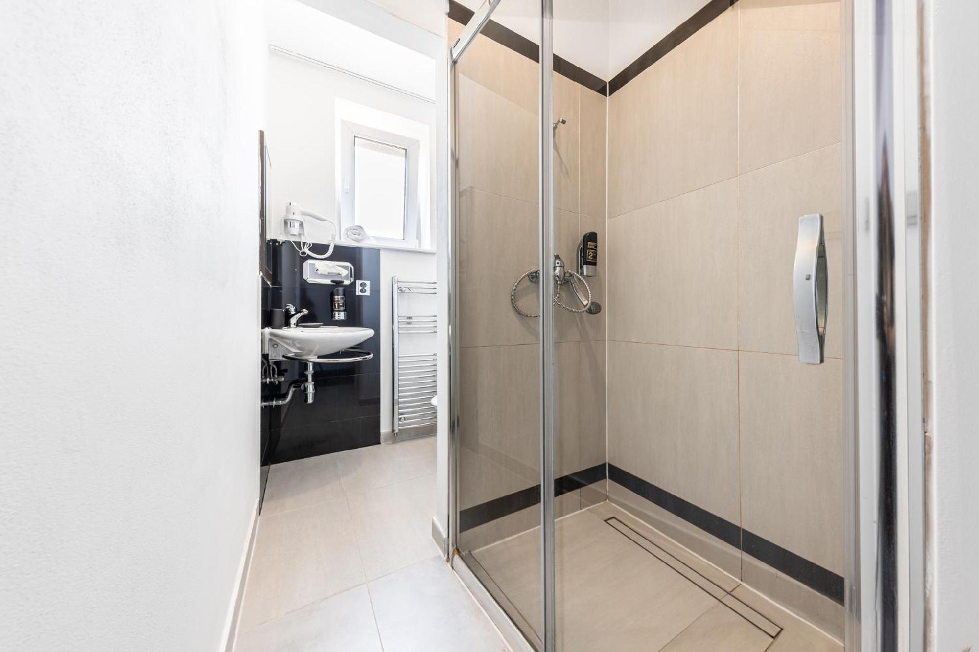 A1 Royal Plaza Hotel Praha Bagian luar foto