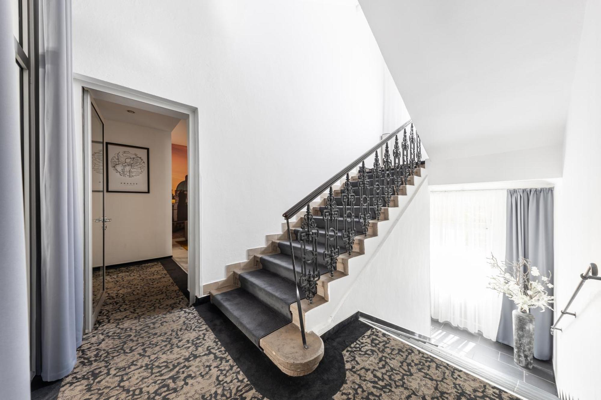 A1 Royal Plaza Hotel Praha Bagian luar foto